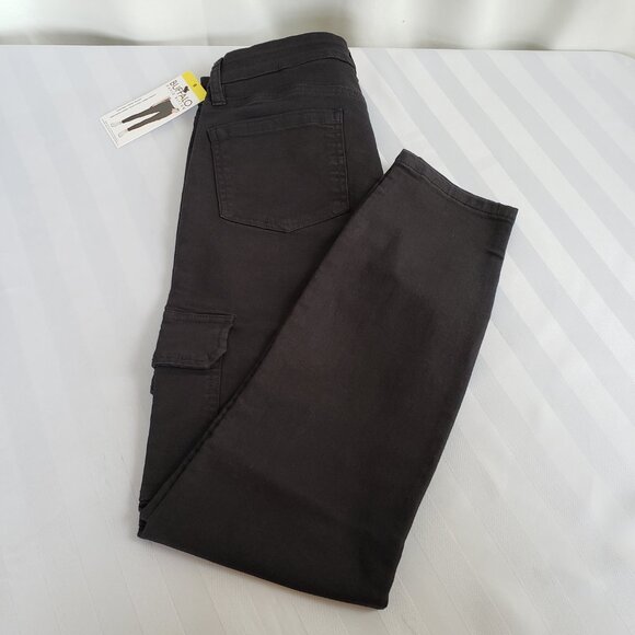 BUFFALO DAVID BITTON Black High-Rise Cargo Capri. 28" waist 27" inseam. Stretchy - Picture 4 of 5
